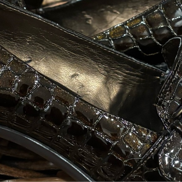 Liz Claiborne Shiny Brown Crocodile Heels in size 10. Great condition ! - Picture 9 of 11